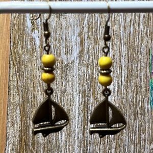 22070 Yellow dangle earrings